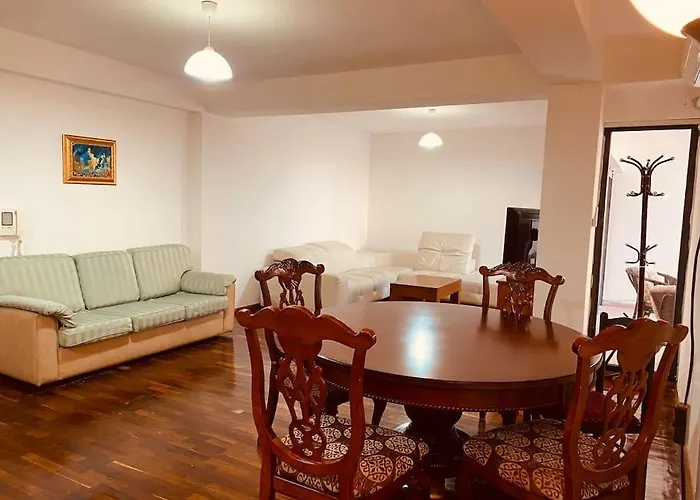Downtown Bllok 2Br, Large Patio, Ac-Wifi