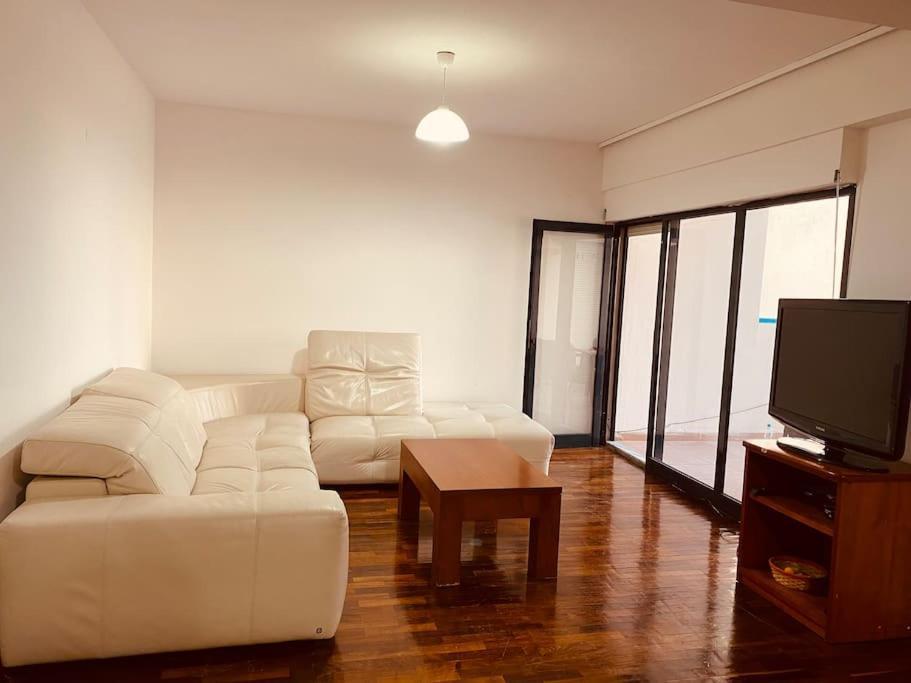 Downtown Bllok 2br, Large Patio, Ac-wifi