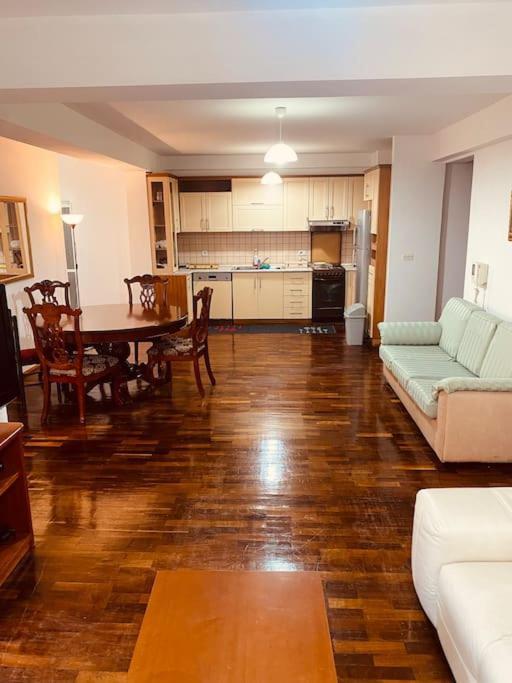 Downtown Bllok 2br, Large Patio, Ac-wifi Apartment *