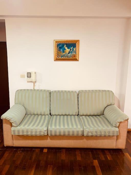 Downtown Bllok 2br, Large Patio, Ac-wifi Apartment Tirana