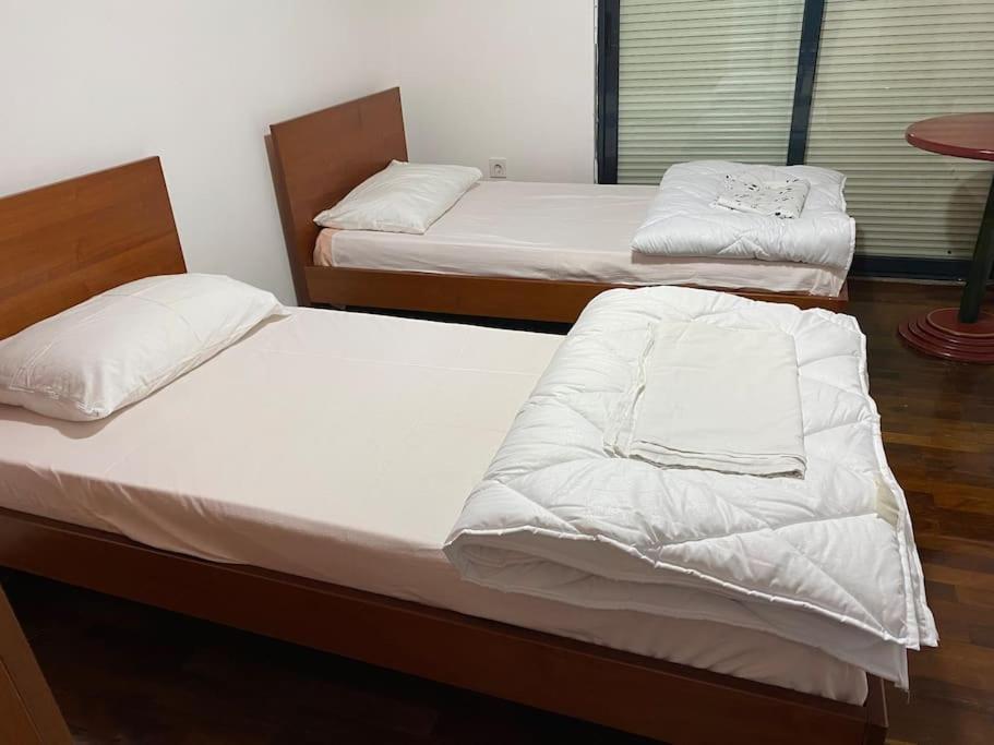 Apartment Downtown Bllok 2br, Large Patio, Ac-wifi *
