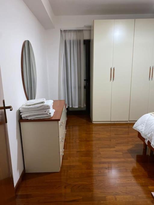 Apartment Downtown Bllok 2br, Large Patio, Ac-wifi Tirana