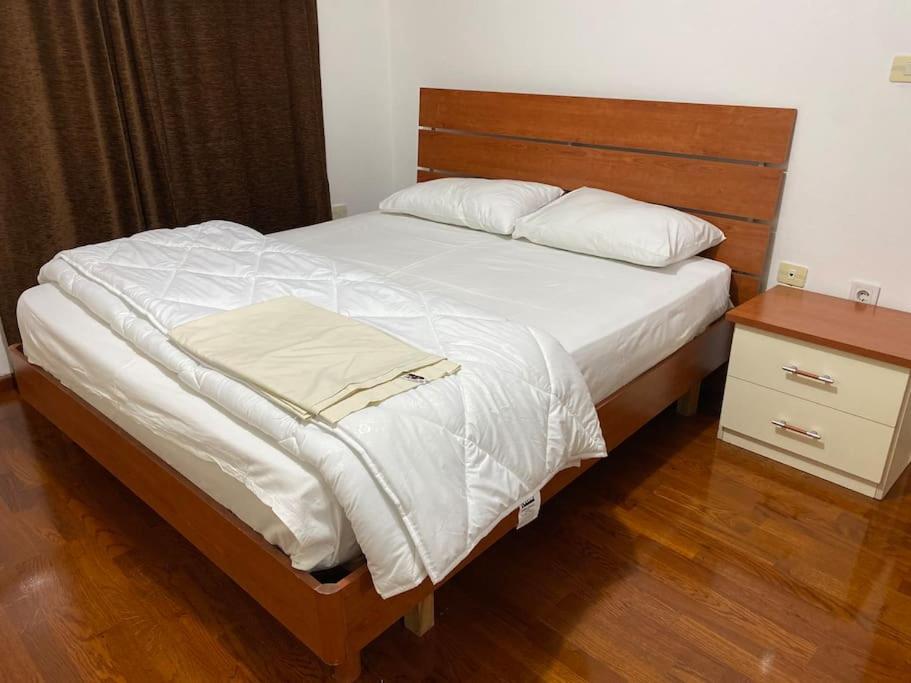 Downtown Bllok 2br, Large Patio, Ac-wifi Apartment