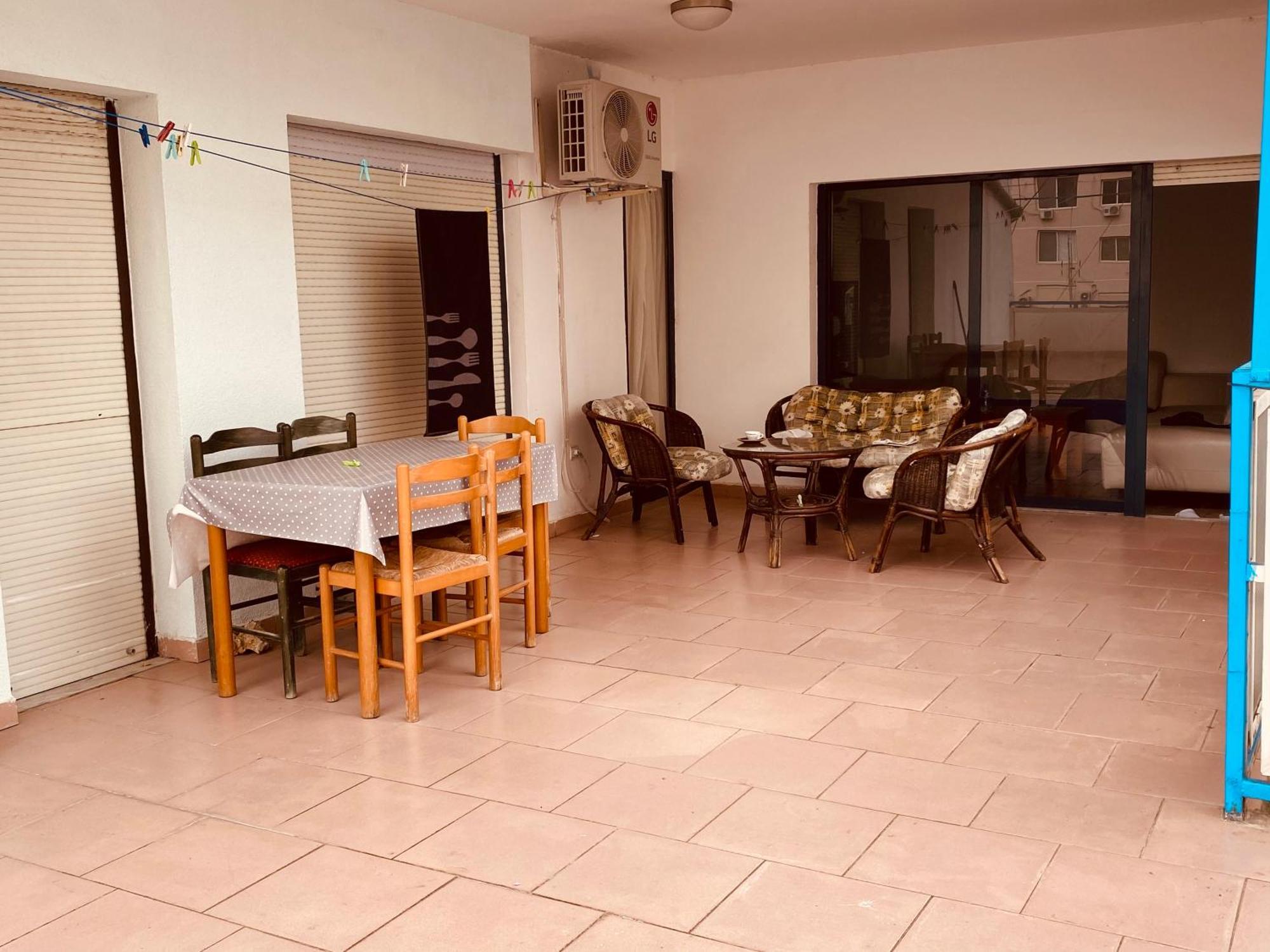 Apartment Downtown Bllok 2br, Large Patio, Ac-wifi *